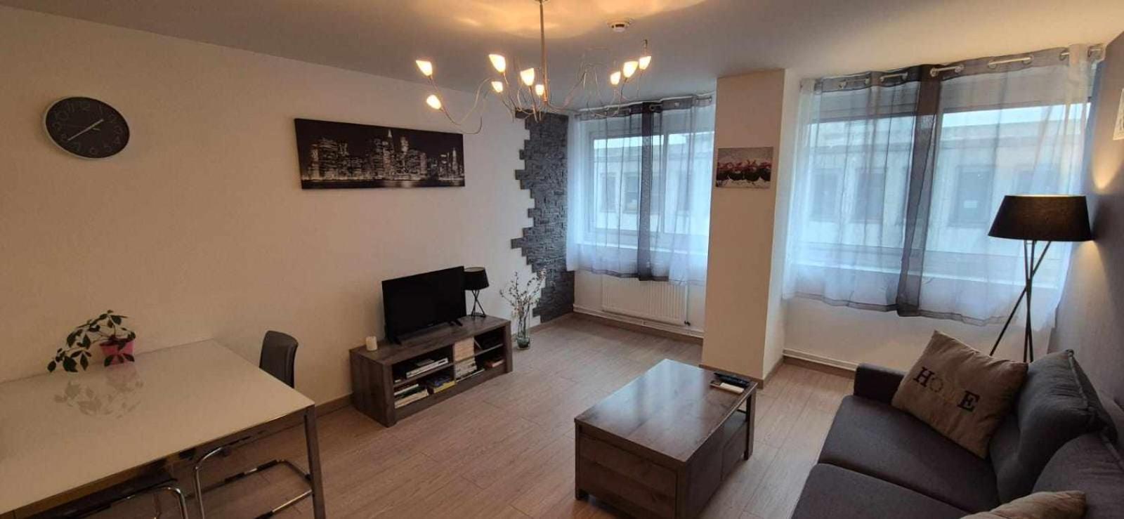 Nouveau !! Appartement Confortable Totalement Renove Avec Parking Gratuit - Hypercentre De Nancy Bagian luar foto